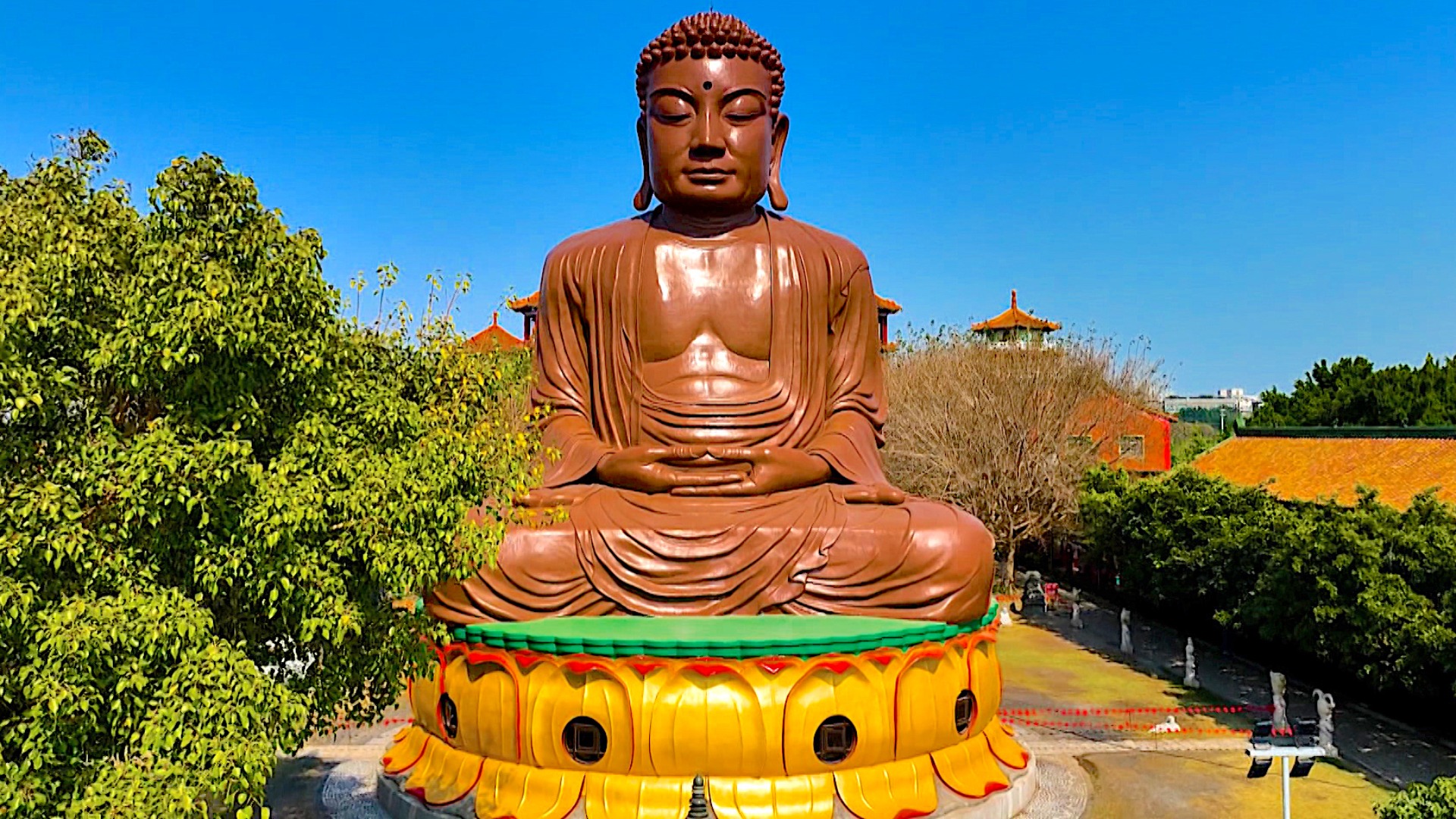 Uning qollari bilan silkitayotganiga qarang Android uchun porno qizlar