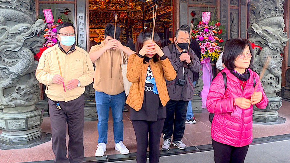 temples-offer-seed-money-on-first-day-of-lunar-new-year-taiwanplus